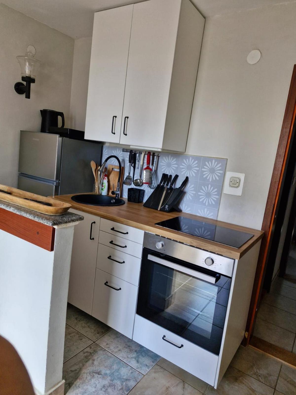 Apartment Bunjo'S Beach House تروغير المظهر الخارجي الصورة
